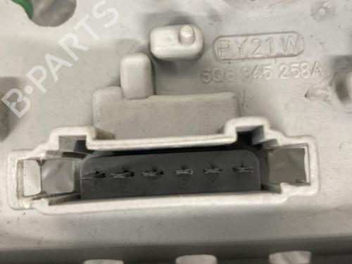 Used Lamp holder VW POLO (9N_, 9A_) 1.4 16V (75 hp) 24081780