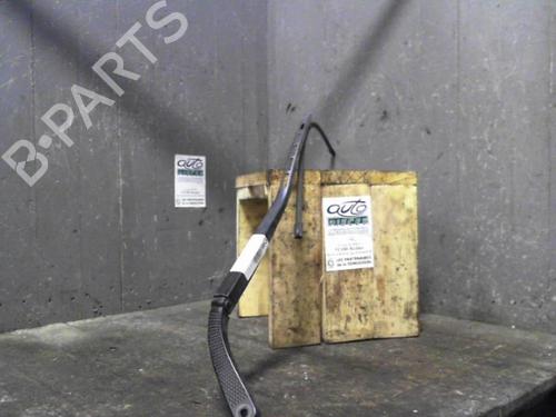 Used Front windshield wiper arm PEUGEOT 307 CC (3B) 2.0 HDi 135 (136 hp) 24063096