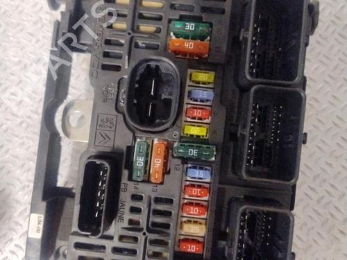 Used Fuse box Fuse box 37275054 37275054