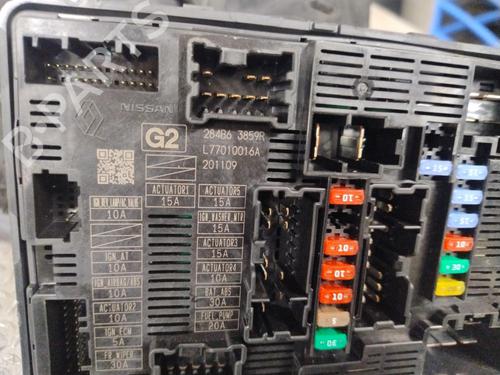 Used Fuse box Fuse box 37595715 37595715