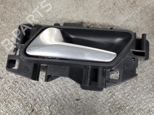 Venstre fortil invendig håndtag Venstre fortil invendig håndtag PEUGEOT 308 III (FB_, FH_, FP_, F3_, FM_) BlueHDi 130 (FBYHZL, FBYHZT) (131 hp) 36510348 36510348