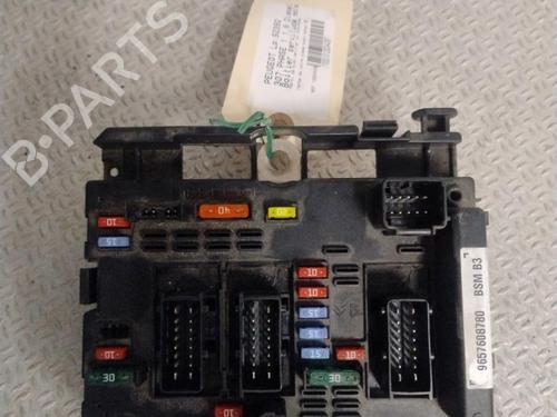 Used Fuse box Fuse box 37595843 37595843