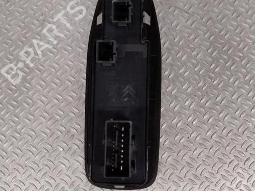 Used Left front window switch Left front window switch PEUGEOT 208 I (CA_, CC_) 1.2 PureTech 82 (82 hp) 28087510 28087510