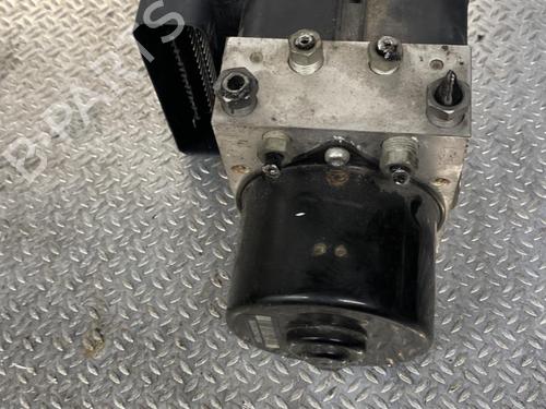 Used ABS pump ABS pump VOLVO C30 (533) 1.6 D (109 hp) 33007473 33007473