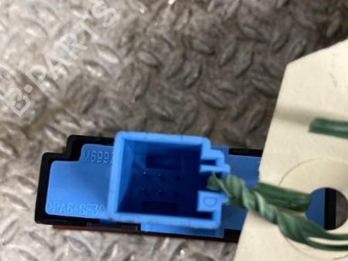 warning-switch-vw-t-roc-a11-d11-2017-24101425 main image