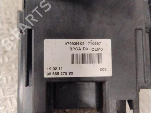 Boîte à Fusibles PEUGEOT 3008 I MPV (0U_) 1.6 HDi (112 hp) 29901810