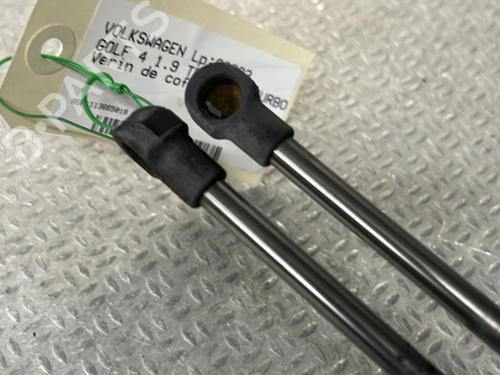 Używane Siłownik klapy tylnej / bagażnika VW GOLF IV (1J1) 1.9 TDI (101 hp) 29985699