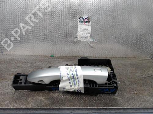 Used Front left exterior door handle RENAULT MEGANE IV Hatchback (B9A/M/N_) 1.5 Blue dCi 115 (B9A6) (116 hp) 24087904