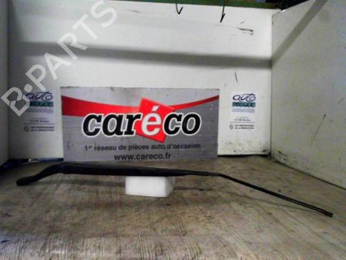 Used Front windshield wiper arm RENAULT MEGANE III Grandtour (KZ0/1) 1.5 dCi (86 hp) 24068043