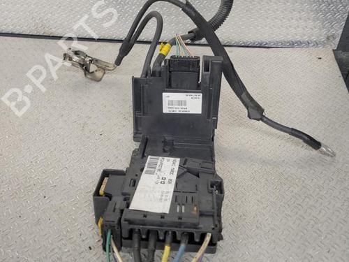 Used Fuse box Fuse box 37185648 37185648