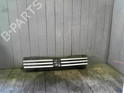 Used Grille PEUGEOT 205 II (20A/C) 1.4 (67 hp) 24063523
