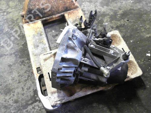 Used Gearbox DACIA SANDERO 1.5 dCi (86 hp) 24064317