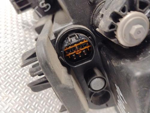 Used Right headlight KIA CARENS IV 1.7 CRDi (116 hp) 28087645
