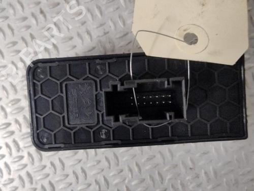 Used Left front window switch Left front window switch CITROËN C3 III (SX) 1.2 VTi 82 (82 hp) 34255238 34255238