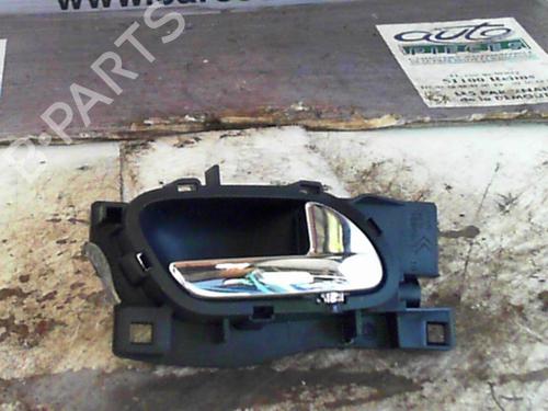 Used Front right interior door handle PEUGEOT 407 (6D_) 2.0 HDi 135 (6DRHRH, 6DRHRE, 6DRHRG, 6DRHRJ) (136 hp) 24065588