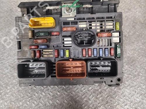 Used Fuse box PEUGEOT 5008 (0U_, 0E_) 1.6 HDi (110 hp) 30484457