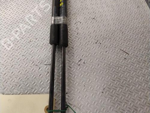 Used Tailgate lift support Tailgate lift support TOYOTA YARIS (_P13_) 1.5 Hybrid (NHP130_, NHP130) (101 hp) 26015367 26015367