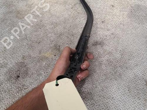 front-windshield-wiper-arm-citroen-c-crosser-vu_-vv_-2007-2008-2009-2010-2011-2012-24100622 main image