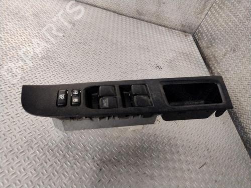 Used Left front window switch TOYOTA YARIS (_P13_) 1.5 Hybrid (NHP130_, NHP130) (101 hp) 26015362