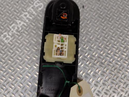 Used Left front window switch RENAULT CLIO IV (BH_) 1.2 16V (73 hp) 25704008