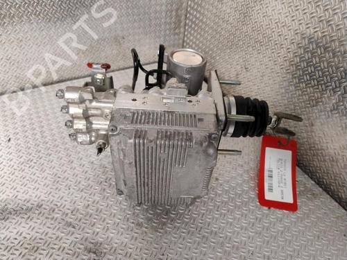 Used Brake master cylinder TOYOTA AURIS Estate (_E18_) 1.8 Hybrid (ZWE186_, ZWE186R, ZWE186H) (136 hp) 26450179