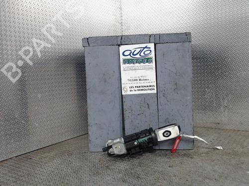 ratlastndingslas-renault-megane-iv-hatchback-b9amn_-2015-24078633 main image