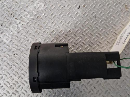 Used Headlight switch Headlight switch VW MULTIVAN T5 (7HM, 7HN, 7HF, 7EF, 7EM, 7EN) 2.5 TDI (174 hp) 24072646 24072646