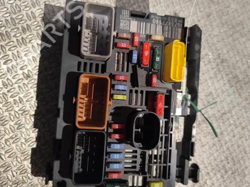 Used Fuse box Fuse box 36873162 36873162