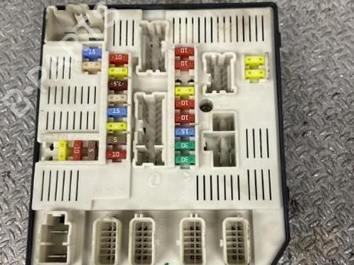 Used Fuse box Fuse box RENAULT MEGANE III Hatchback (BZ0/1_, B3_) 1.5 dCi (BZ09, BZ0D, BZ1W, BZ29, BZ14) (110 hp) 30484499 30484499