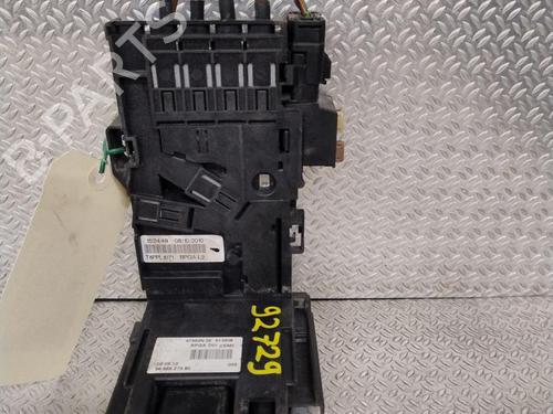 Used Fuse box Fuse box 38547642 38547642