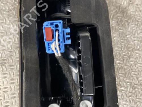 right-tailgate-light-vw-t-roc-a11-d11-2017-24101431 main image