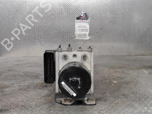 Used ABS pump RENAULT TWINGO II (CN0_) 1.5 dCi 90 (86 hp) 30484383