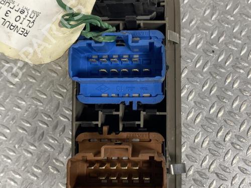Used Left front window switch RENAULT CLIO III (BR0/1, CR0/1) 1.5 dCi (BR17, CR17) (86 hp) 24094470