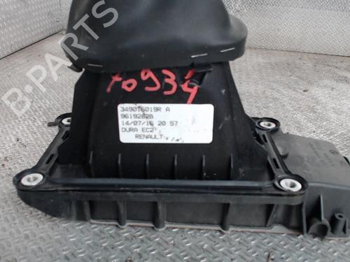 Used Shift knob DACIA SANDERO II 1.5 dCi 75 / Blue dCi 75 (B8JW, B8M4, B8AH, B8M7, B8M6) (75 hp) 24075139