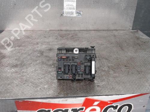 Used Fuse box PEUGEOT 307 (3A/C) 2.0 HDi 135 (136 hp) 30484037