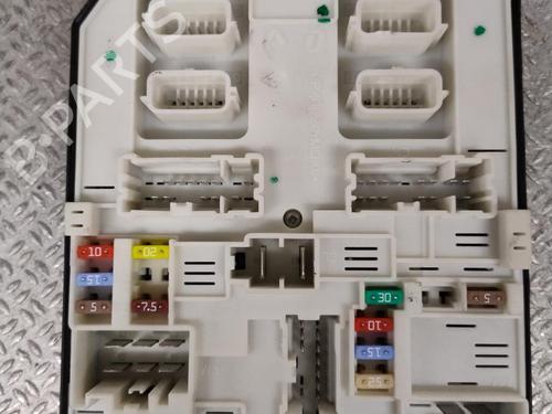 Used Fuse box Fuse box 39060842 39060842