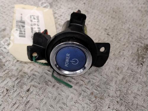 switch-toyota-c-hr-_x1_-2016-26450114 main image