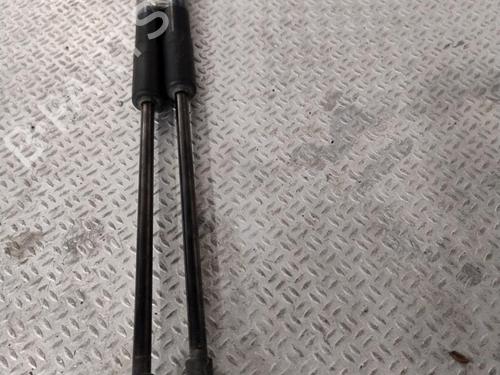 Used Tailgate lift support TOYOTA YARIS (_P13_) 1.0 (KSP130_, KSP130) (69 hp) 28087755