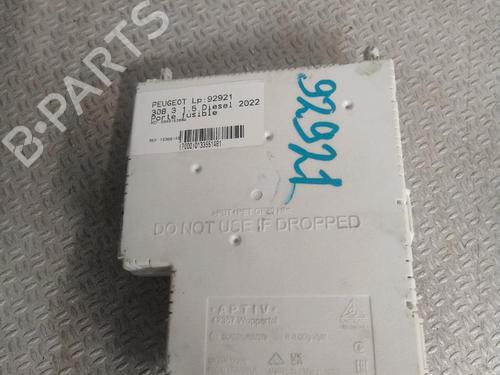 Used Fuse box Fuse box PEUGEOT 308 III (FB_, FH_, FP_, F3_, FM_) BlueHDi 130 (FBYHZL, FBYHZT) (131 hp) 39966449 39966449