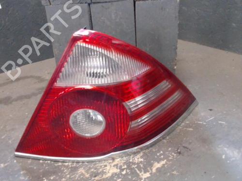 Used Right taillight FORD MONDEO III (B5Y) 2.0 16V DI / TDDi / TDCi (90 hp) 24069542