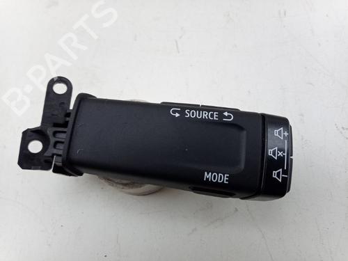 steering-wheel-controls-renault-clio-v-b7_-2019-32197613 main image