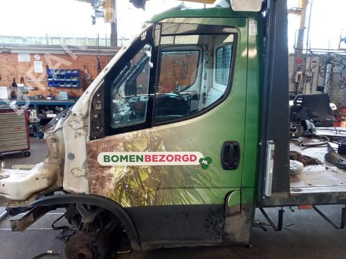 Used Left front door IVECO DAILY VI Platform/Chassis 33S14, 35S14, 35C14, 38S14 (136 hp) 29283209