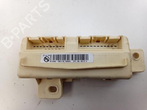 Used Fuse box Fuse box 39207391 39207391