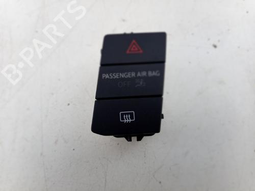 Used Warning switch Warning switch VW UP! (121, 122, BL1, BL2, BL3, 123) 1.0 EcoFuel (68 hp) 36568973 36568973