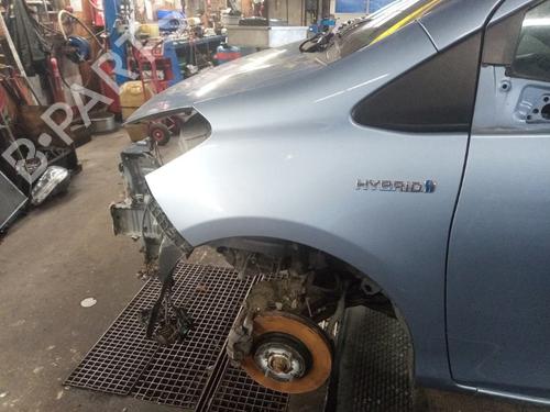 Forskærm venstre TOYOTA YARIS (_P13_) 1.5 Hybrid (NHP130_, NHP130) (101 hp) 31138019