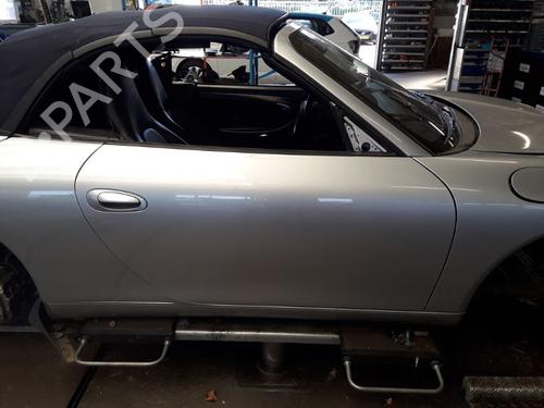 Dør højre fortil Dør højre fortil PORSCHE 911 (996) 3.6 Carrera 4 (320 hp) 39749687 39749687