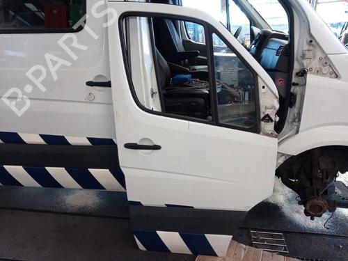 Used Right front door MERCEDES-BENZ SPRINTER 3,5-t Van (B906) 315 CDI (906.631, 906.633, 906.635, 906.637) (150 hp) 22493760