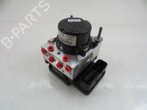Used ABS pump TOYOTA YARIS (_P13_) 1.0 (KSP130_, KSP130) (69 hp) 22474345