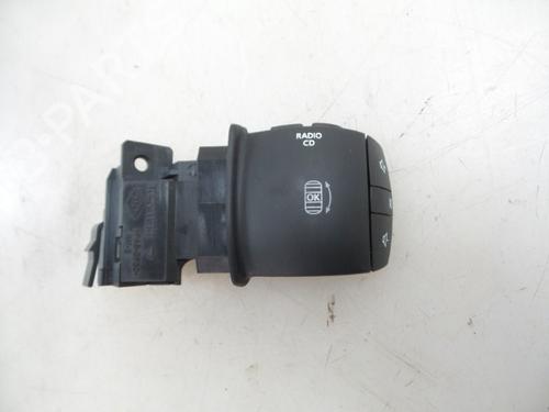 Used Steering wheel controls RENAULT MASTER III Platform/Chassis (EV, HV, UV) 2.3 dCi 100 FWD (EV0A, EV0B, HV0A, HV0B, UV0A, UV0B,... (101 hp) 22490589