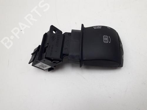 Used Steering wheel controls Steering wheel controls RENAULT MEGANE III Grandtour (KZ0/1) 1.5 dCi (KZ09, KZ0D, KZ1G, KZ29, KZ14, KZ1W, KZ10, KZ1F,... (110 hp) 22506549 22506549